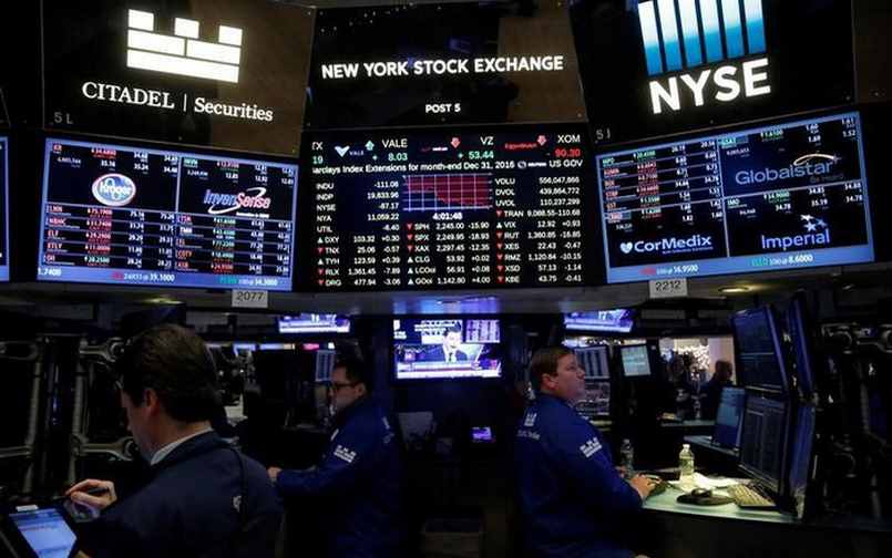 Các nhân viên trực thuộc sàn mua bán cổ phiếu NYSE